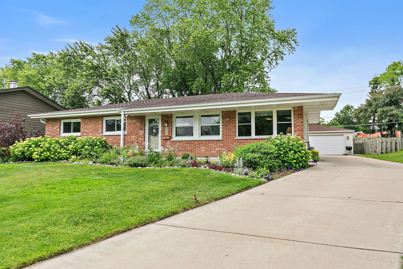 655 Cambridge Lane, Hoffman Estates, IL 60169