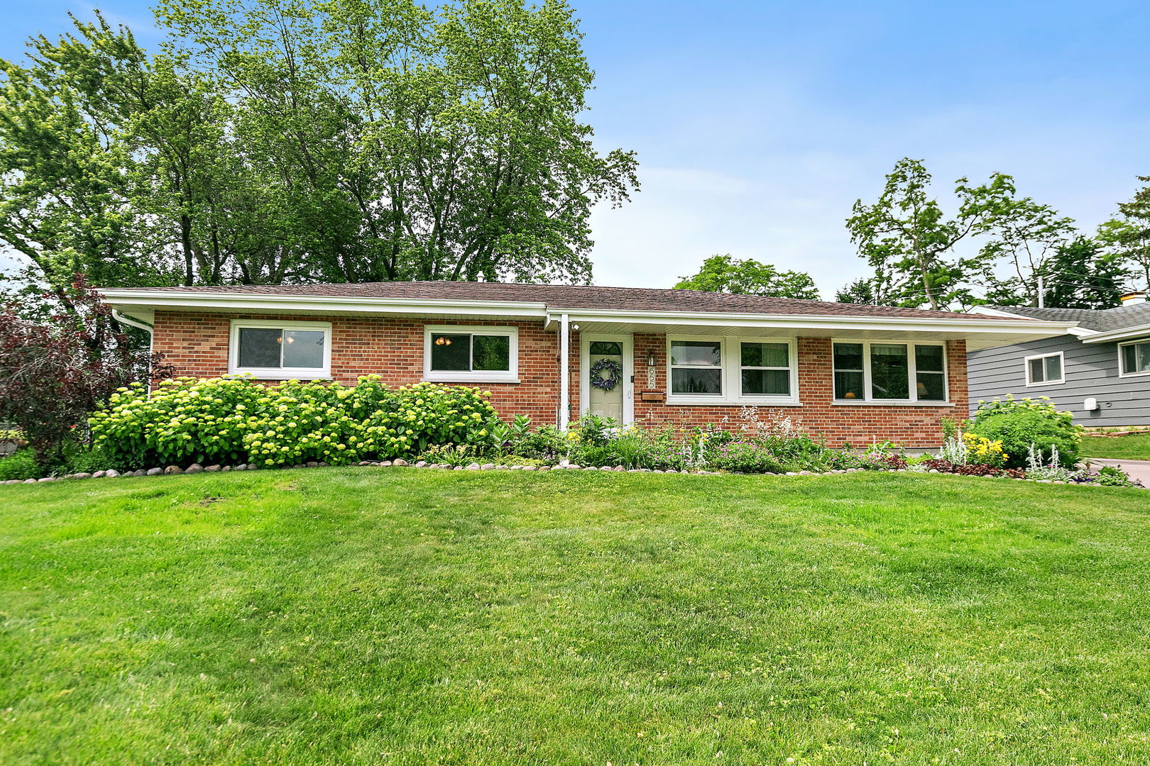 655 Cambridge Lane, Hoffman Estates, IL 60169