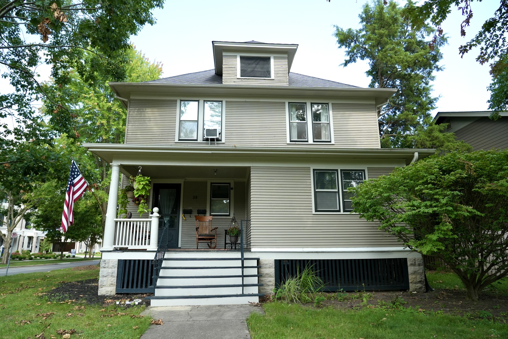 28 N WRIGHT Street #2, Naperville, IL 60540