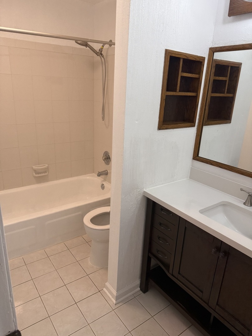 Willowbrook, IL 60527