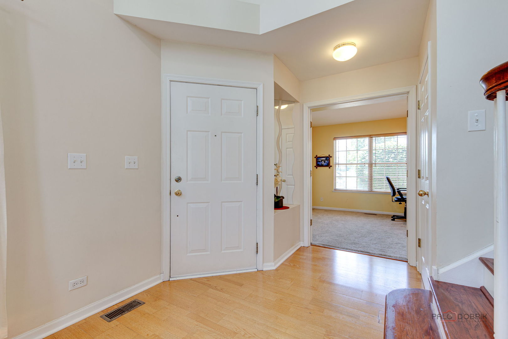 911 Waterford Lane, Elk Grove Village, IL 60007
