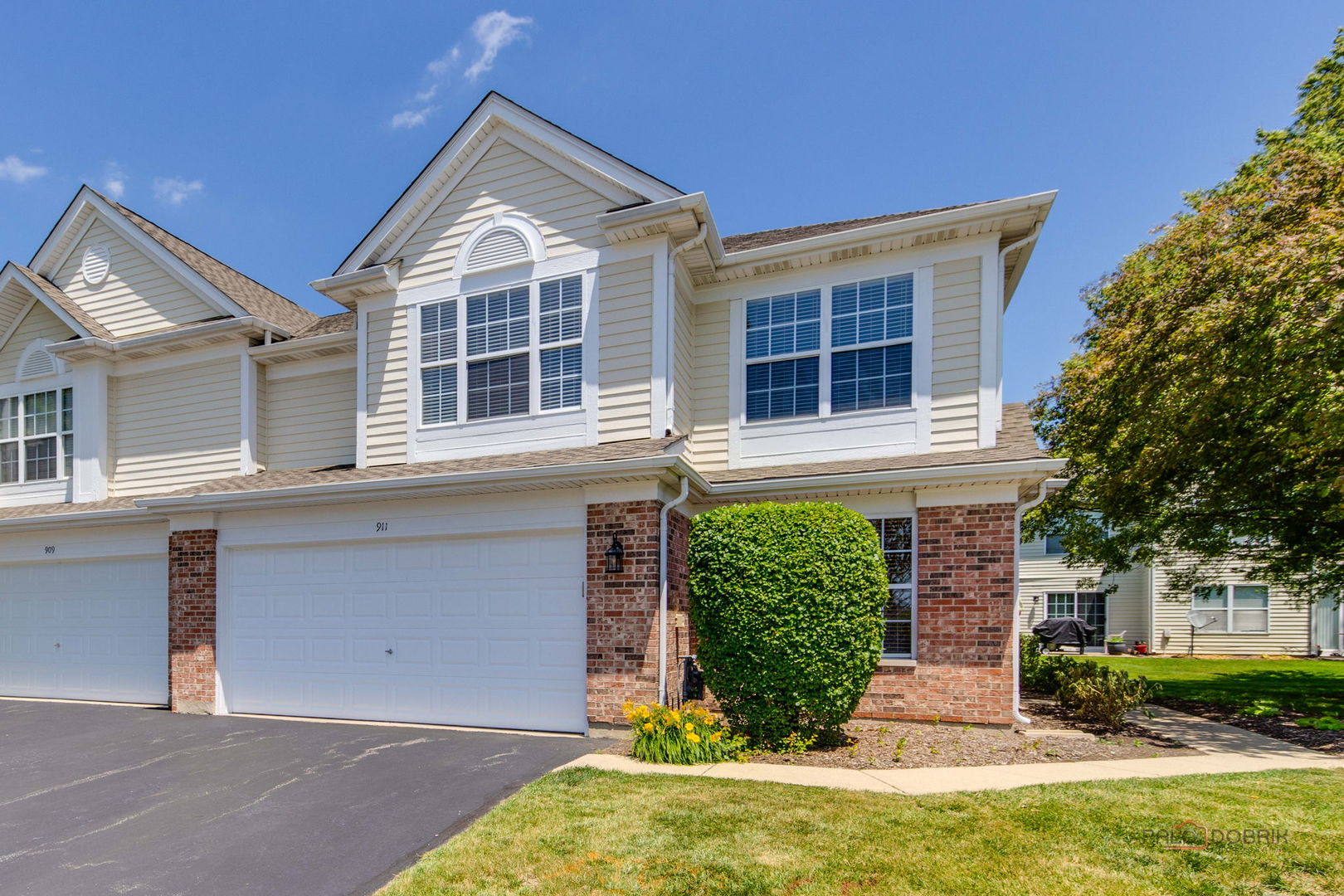 911 Waterford Lane, Elk Grove Village, IL 60007
