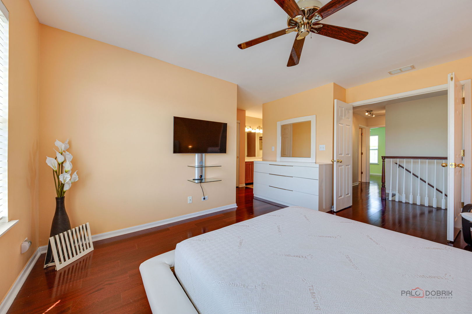 911 Waterford Lane, Elk Grove Village, IL 60007