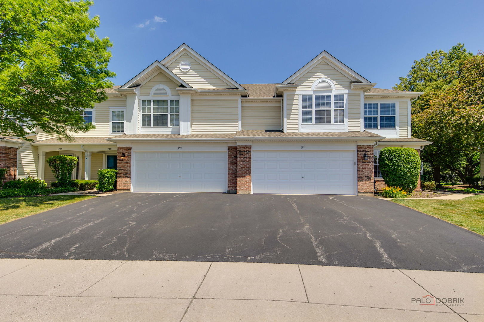 911 Waterford Lane, Elk Grove Village, IL 60007