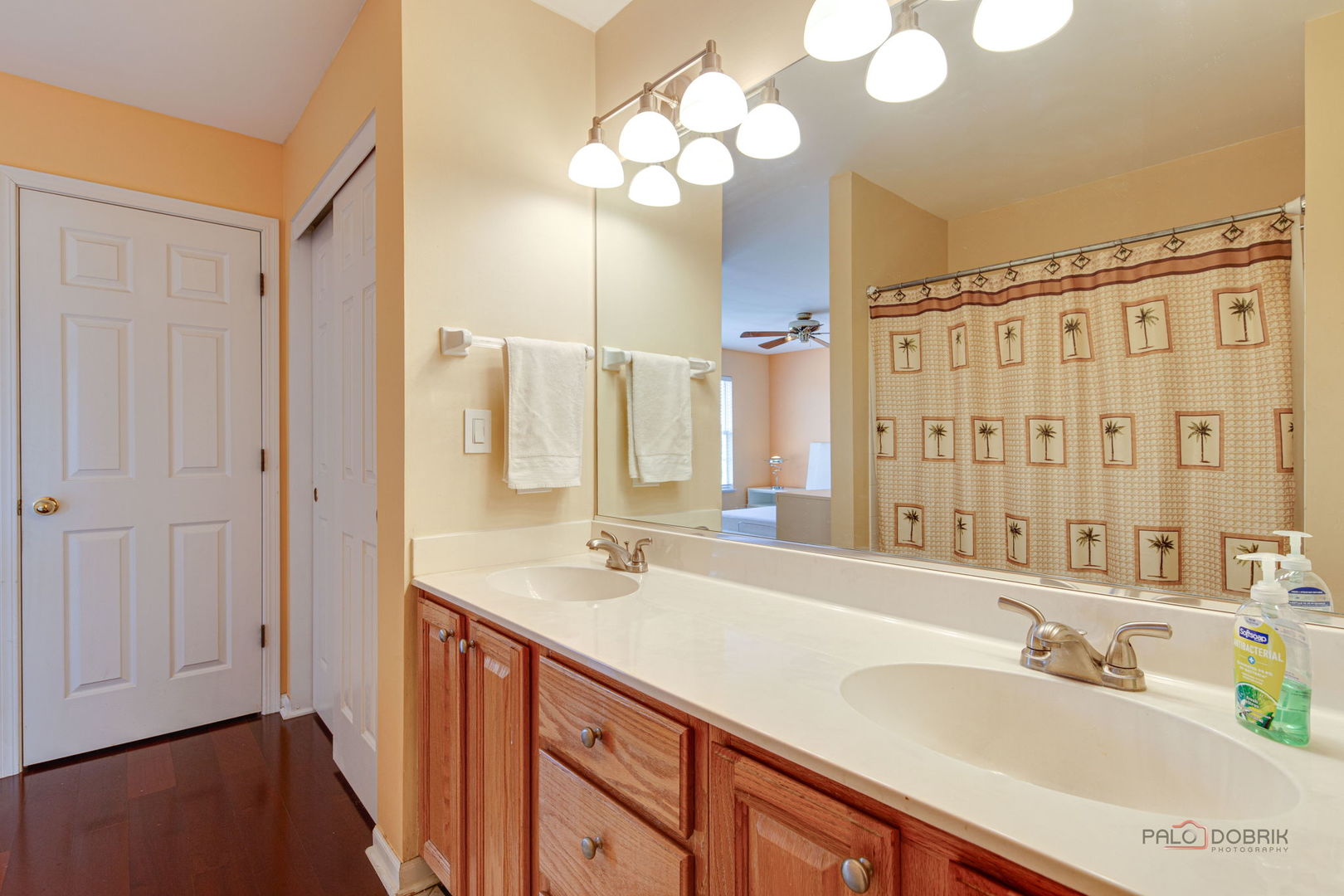 911 Waterford Lane, Elk Grove Village, IL 60007