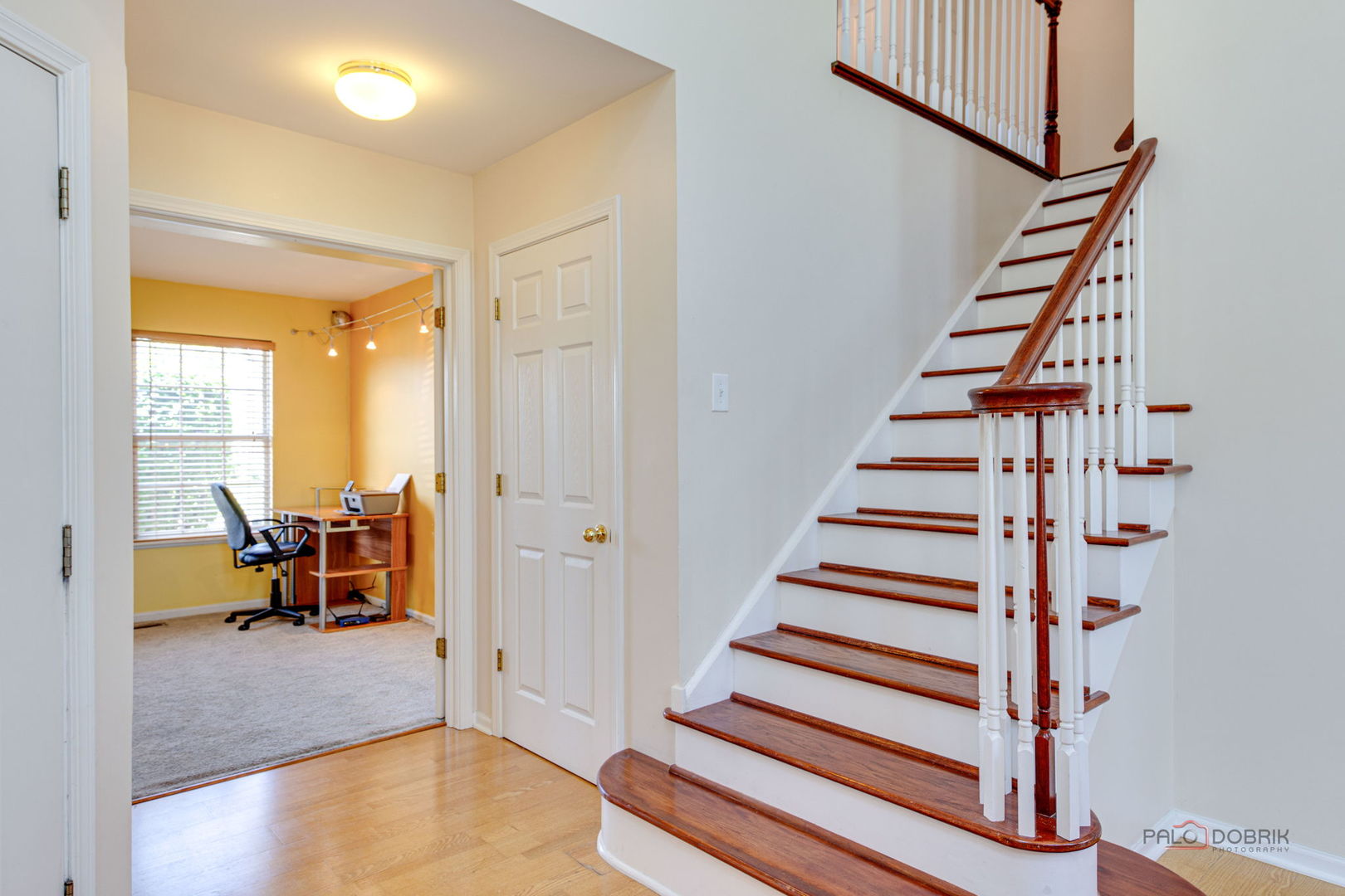 911 Waterford Lane, Elk Grove Village, IL 60007