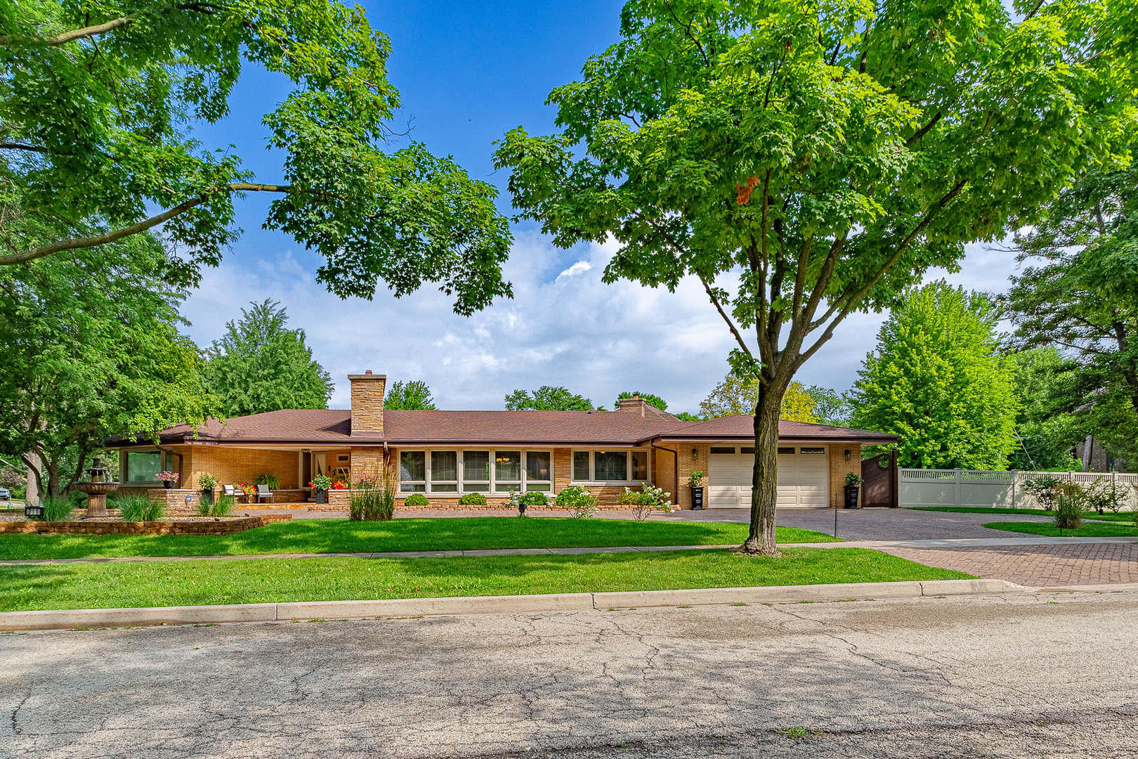 711 E Greenview Road, Itasca, IL 60143