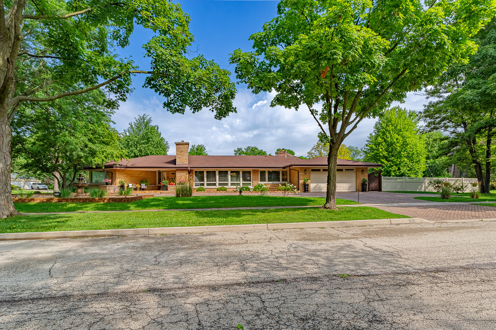 711 E Greenview Road, Itasca, IL 60143