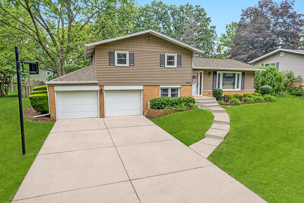6818 Valley View Drive, Downers Grove, IL 60516