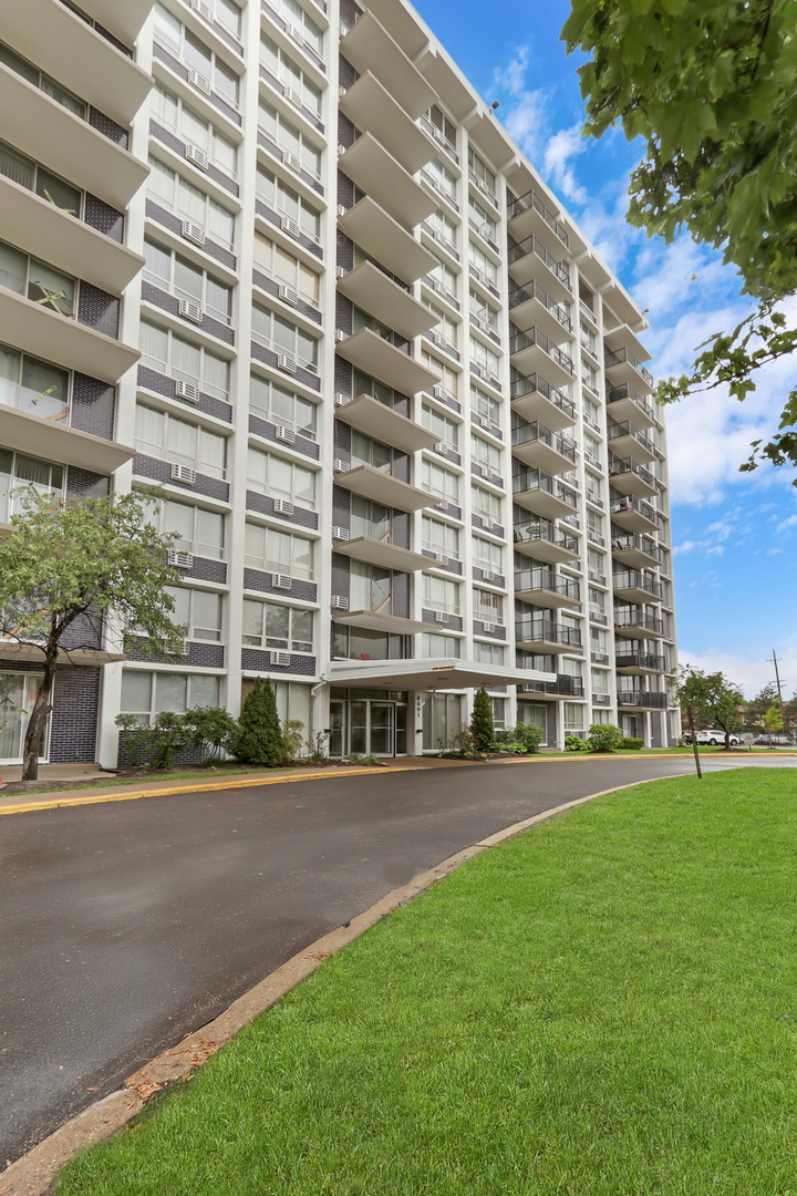 8801 W Golf Road #10C, Niles, IL 60714