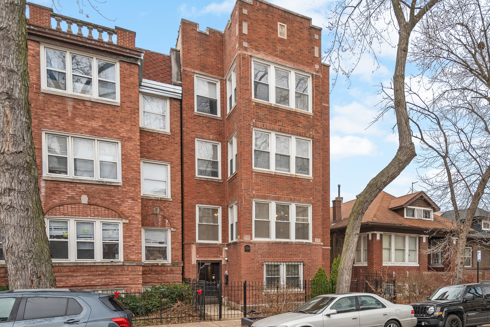 4906 N Whipple Street, Chicago, IL 60625
