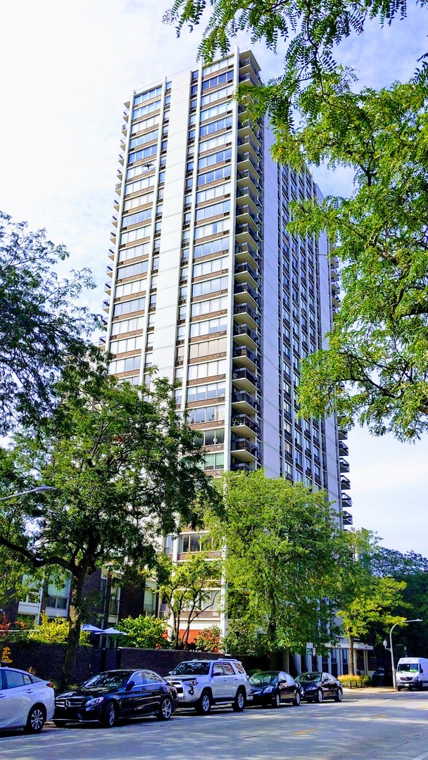 1455 N Sandburg Terrace #1907B, Chicago, IL 60610