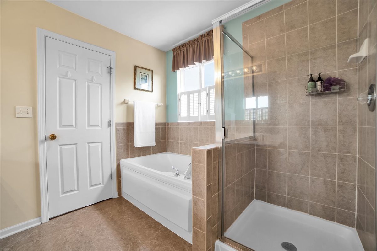 2420 Columbia Lane, Montgomery, IL 60538