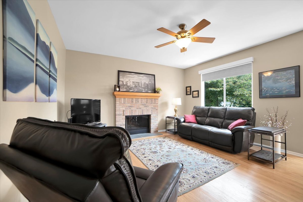 2420 Columbia Lane, Montgomery, IL 60538