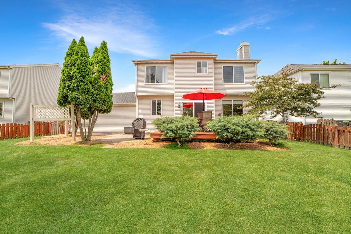 2420 Columbia Lane, Montgomery, IL 60538