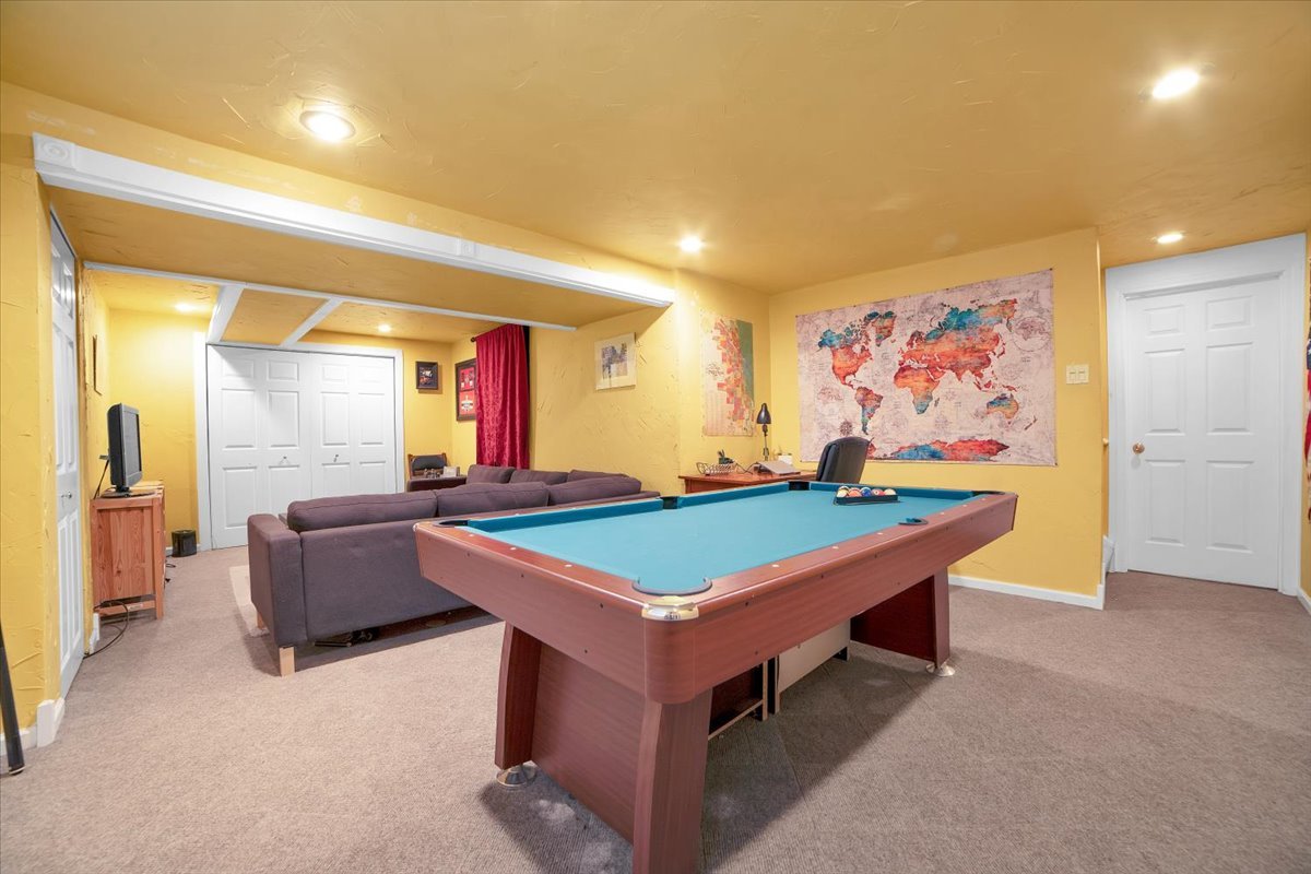 2420 Columbia Lane, Montgomery, IL 60538