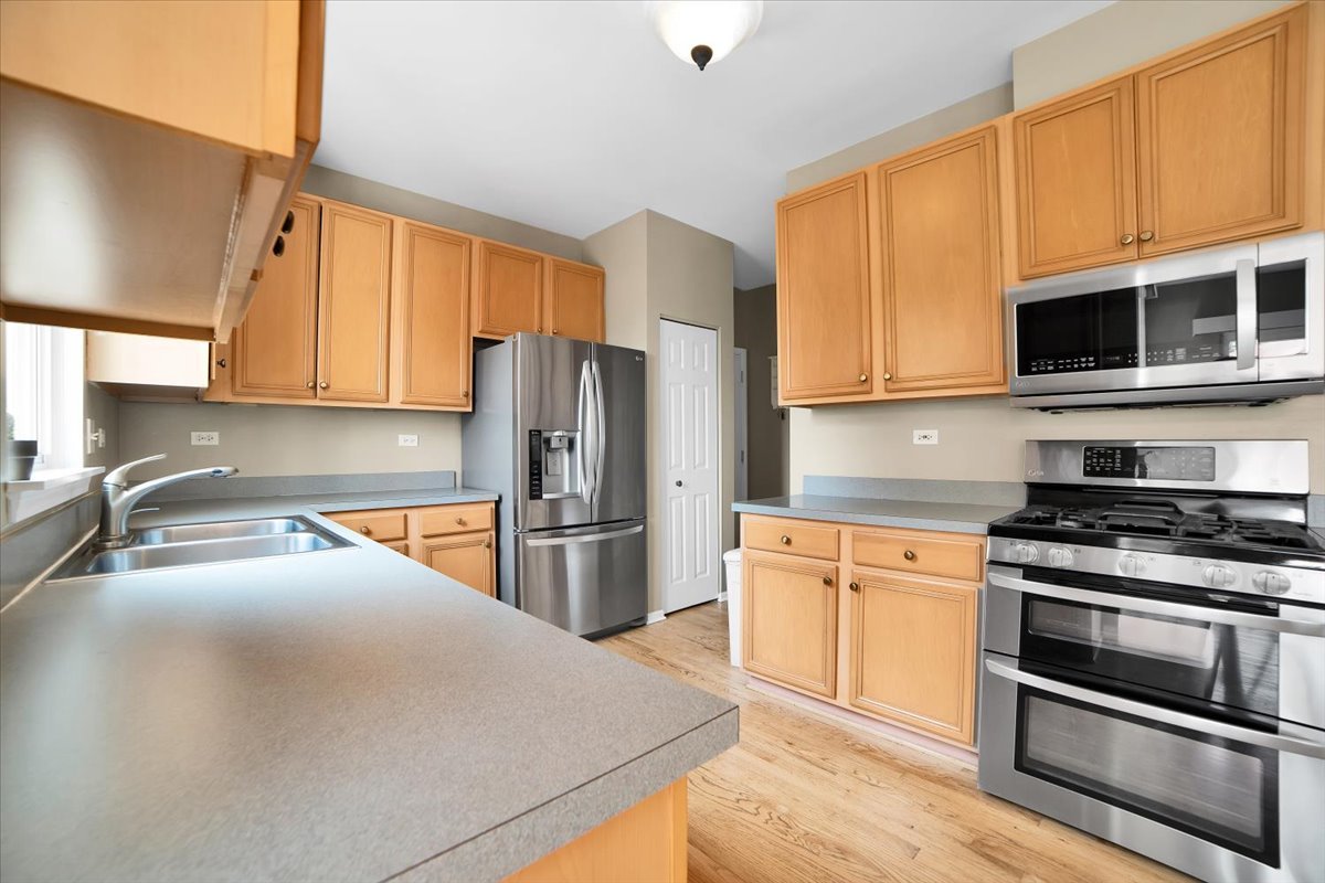 2420 Columbia Lane, Montgomery, IL 60538