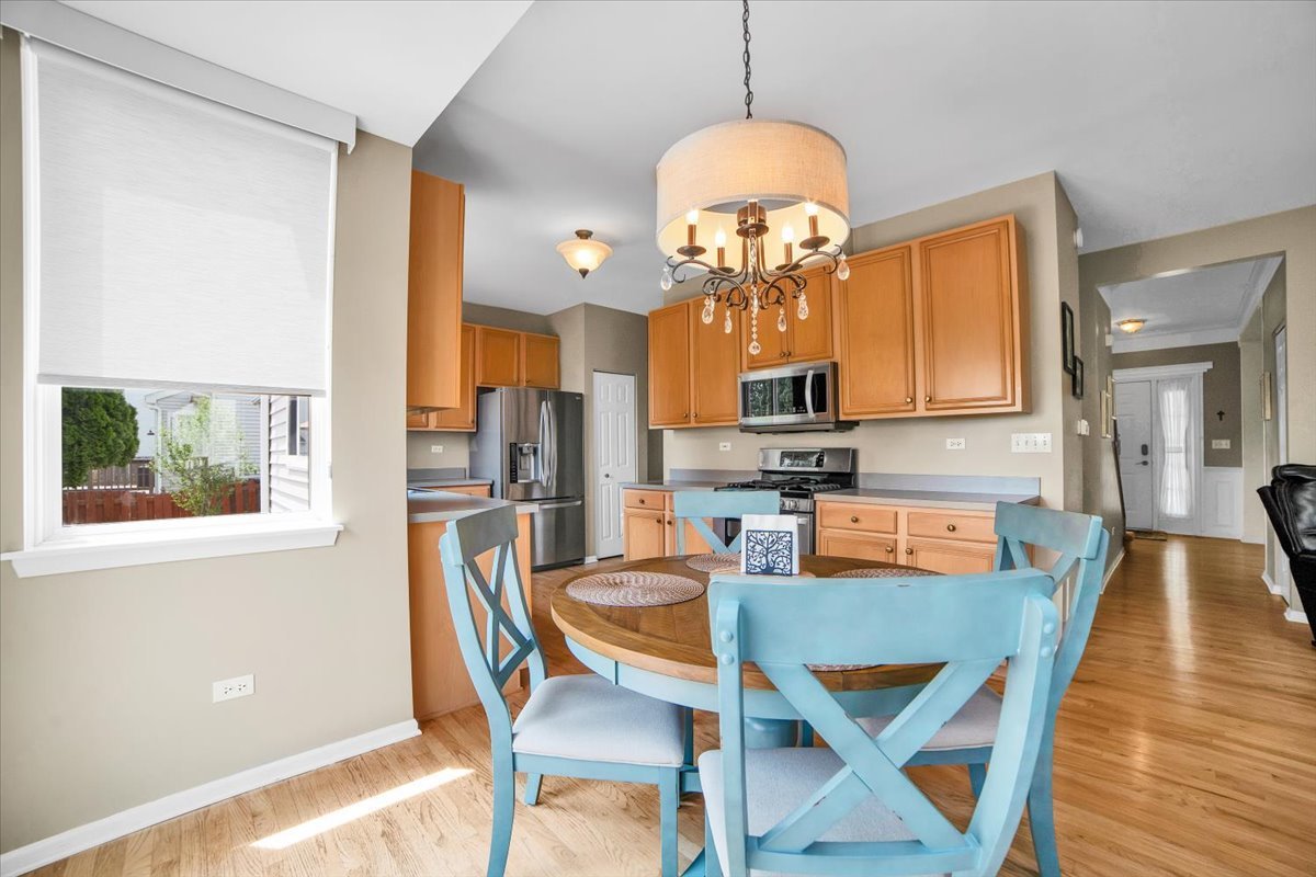 2420 Columbia Lane, Montgomery, IL 60538