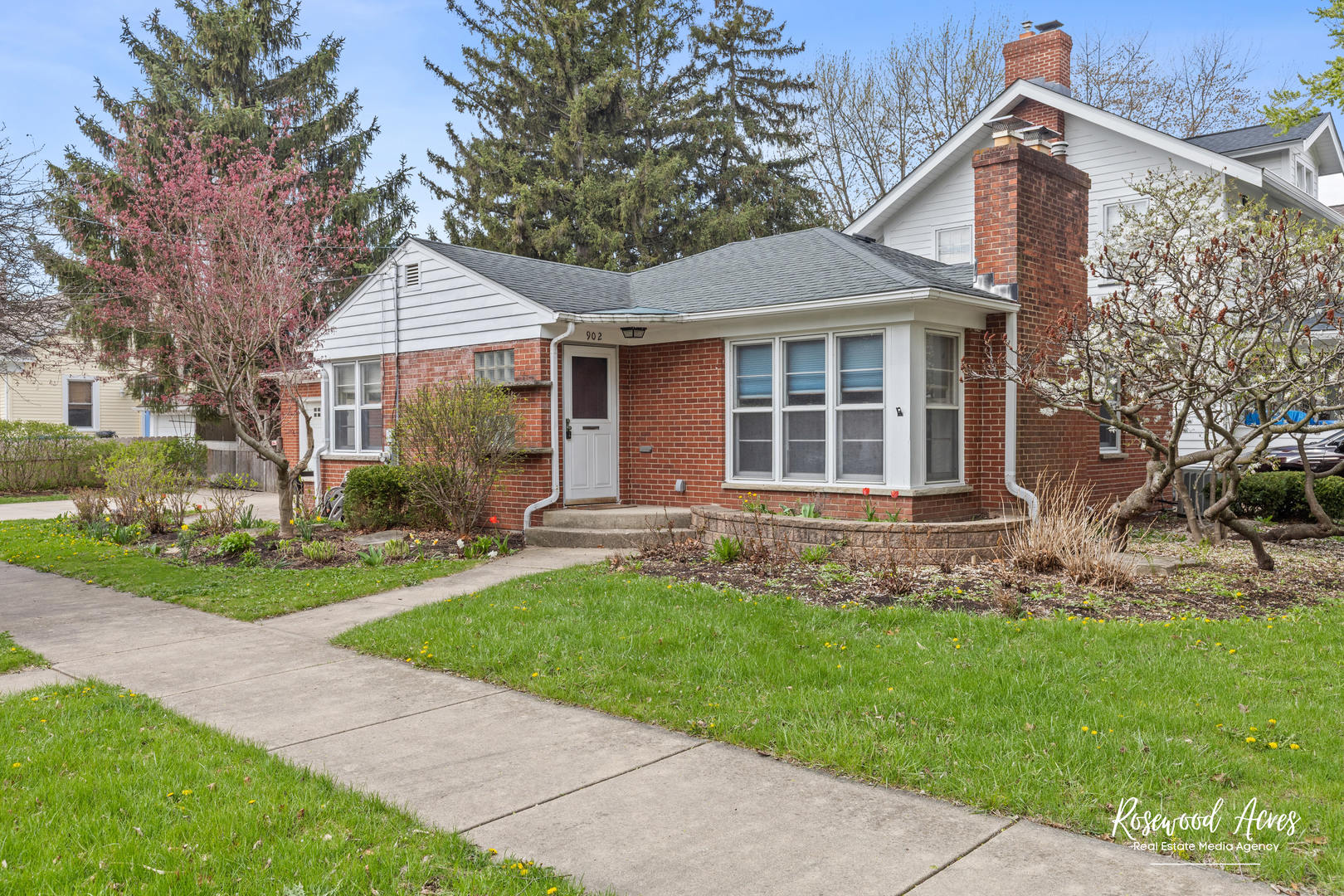 902 W Downer Place, Aurora, IL 60506