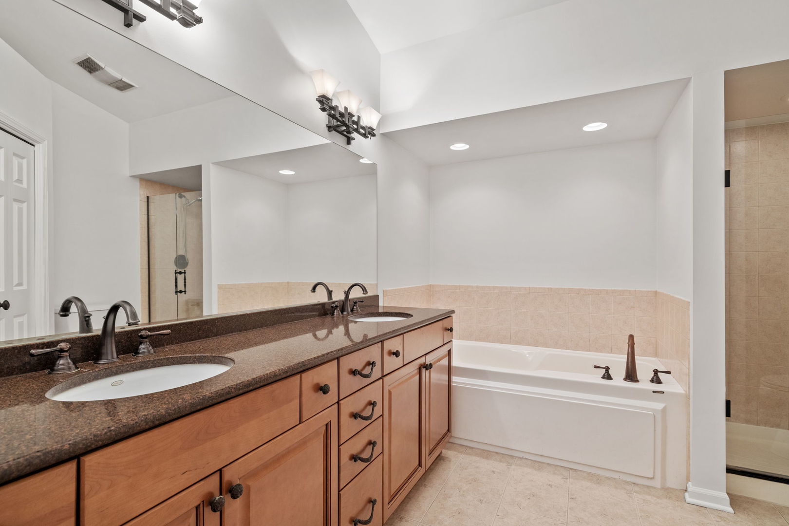 5303 COMMONWEALTH Avenue #5303, Western Springs, IL 60558