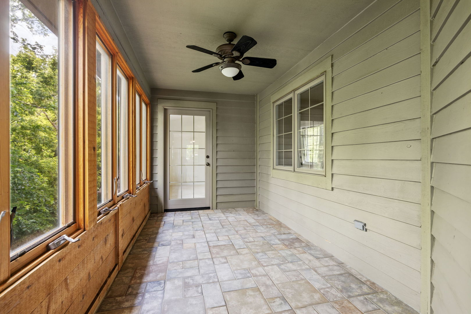 5303 COMMONWEALTH Avenue #5303, Western Springs, IL 60558