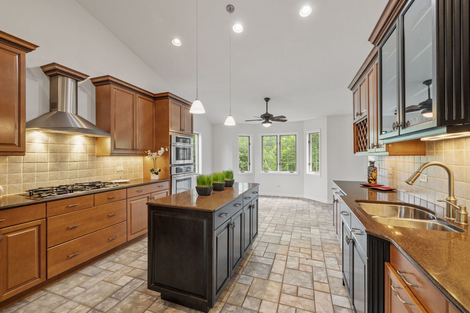 5303 COMMONWEALTH Avenue #5303, Western Springs, IL 60558