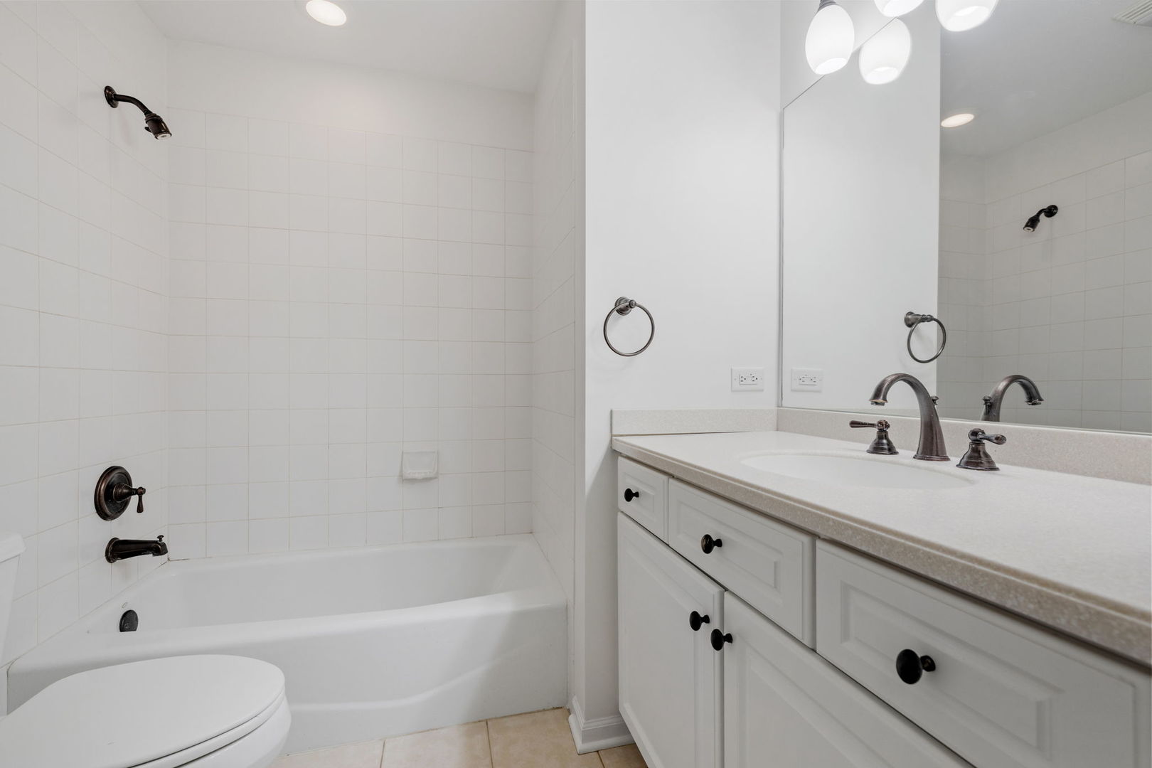5303 COMMONWEALTH Avenue #5303, Western Springs, IL 60558
