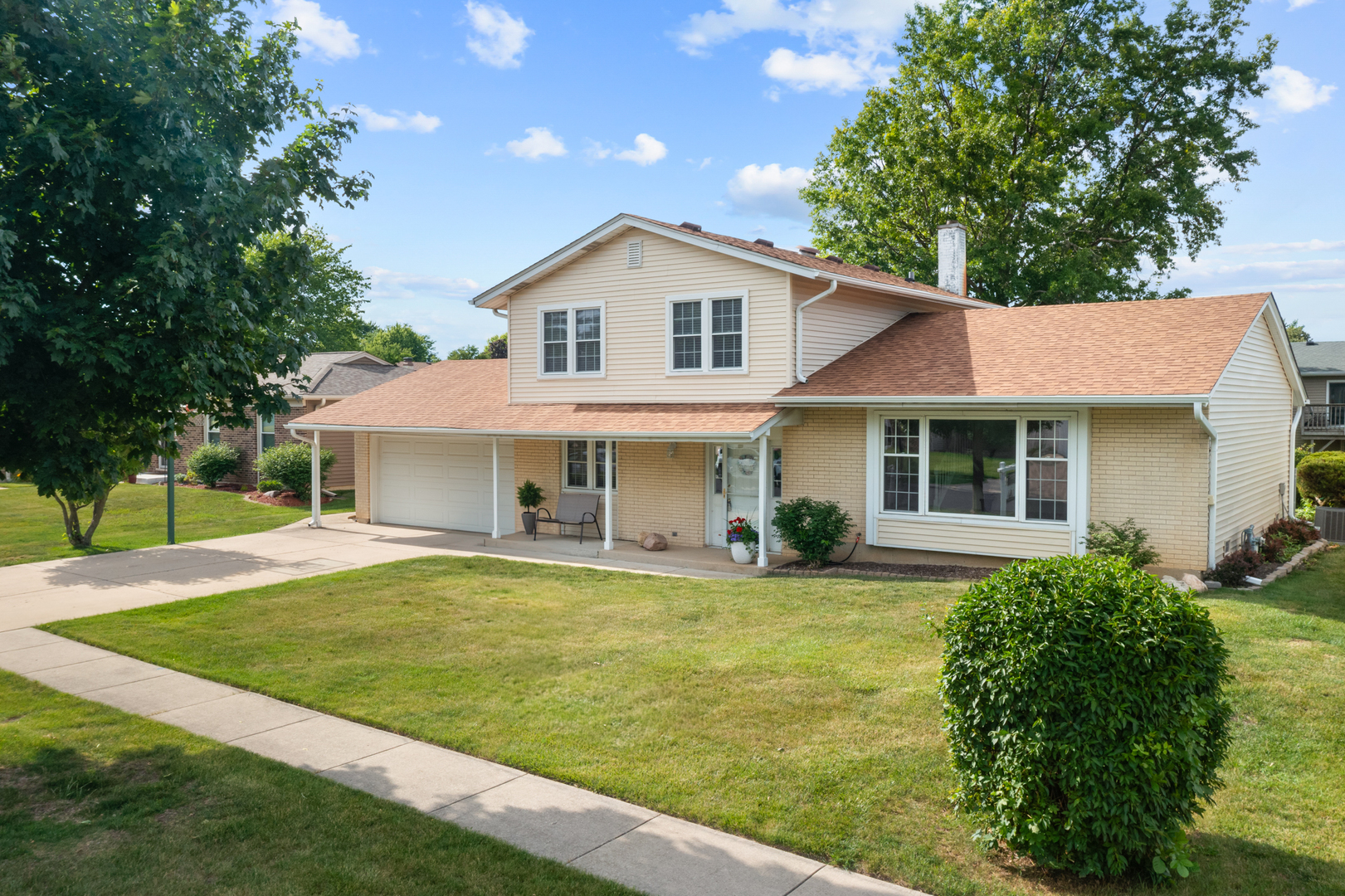 1558 Oregon Trail, Elk Grove Village, IL 60007