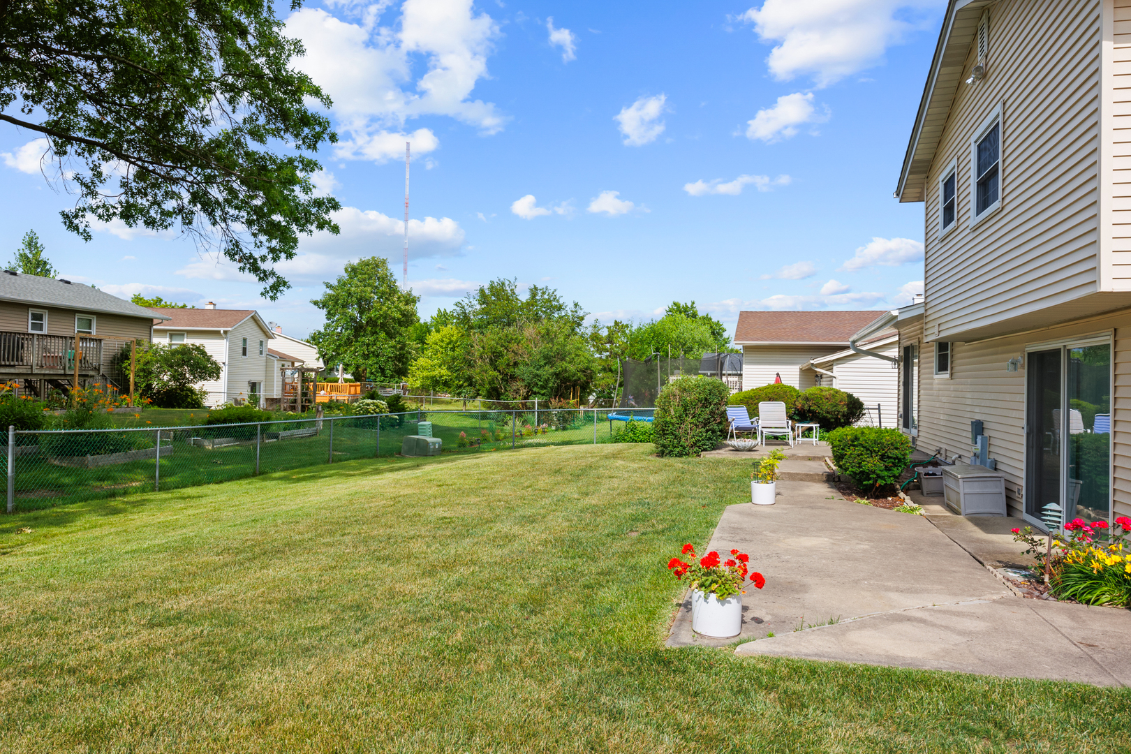1558 Oregon Trail, Elk Grove Village, IL 60007