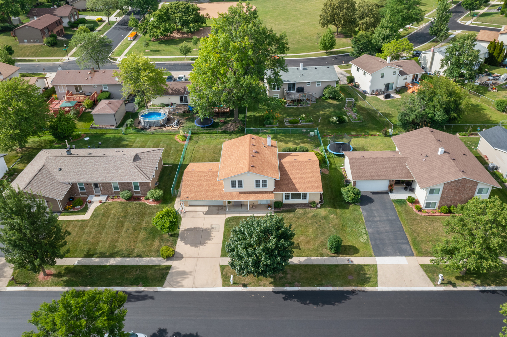1558 Oregon Trail, Elk Grove Village, IL 60007