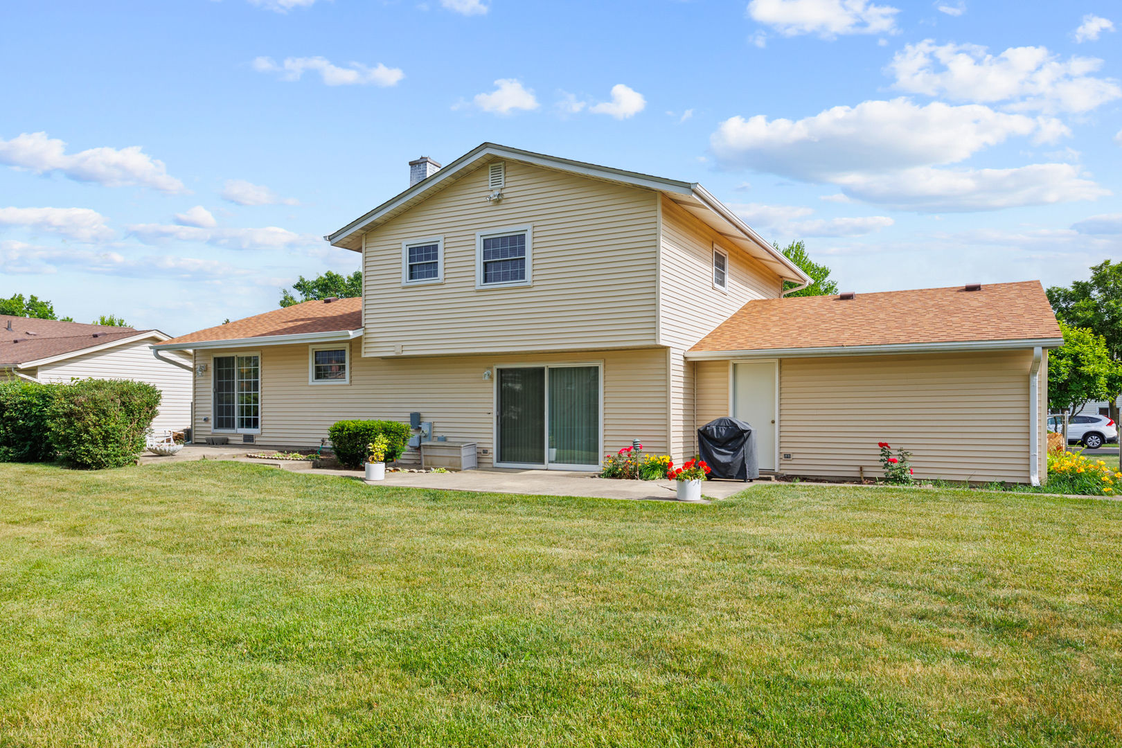 1558 Oregon Trail, Elk Grove Village, IL 60007