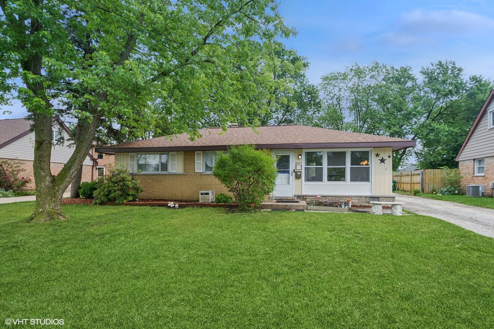 8937 Fairlane Drive, Bridgeview, IL 60455