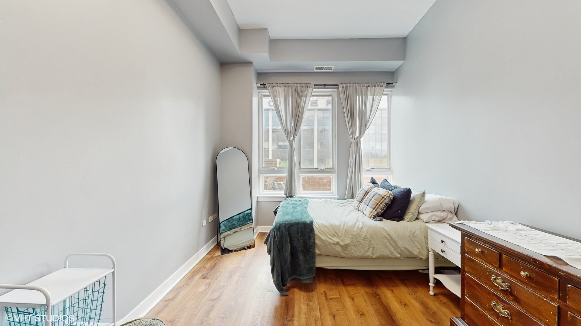 6000 N Cicero Avenue #217, Chicago, IL 60646