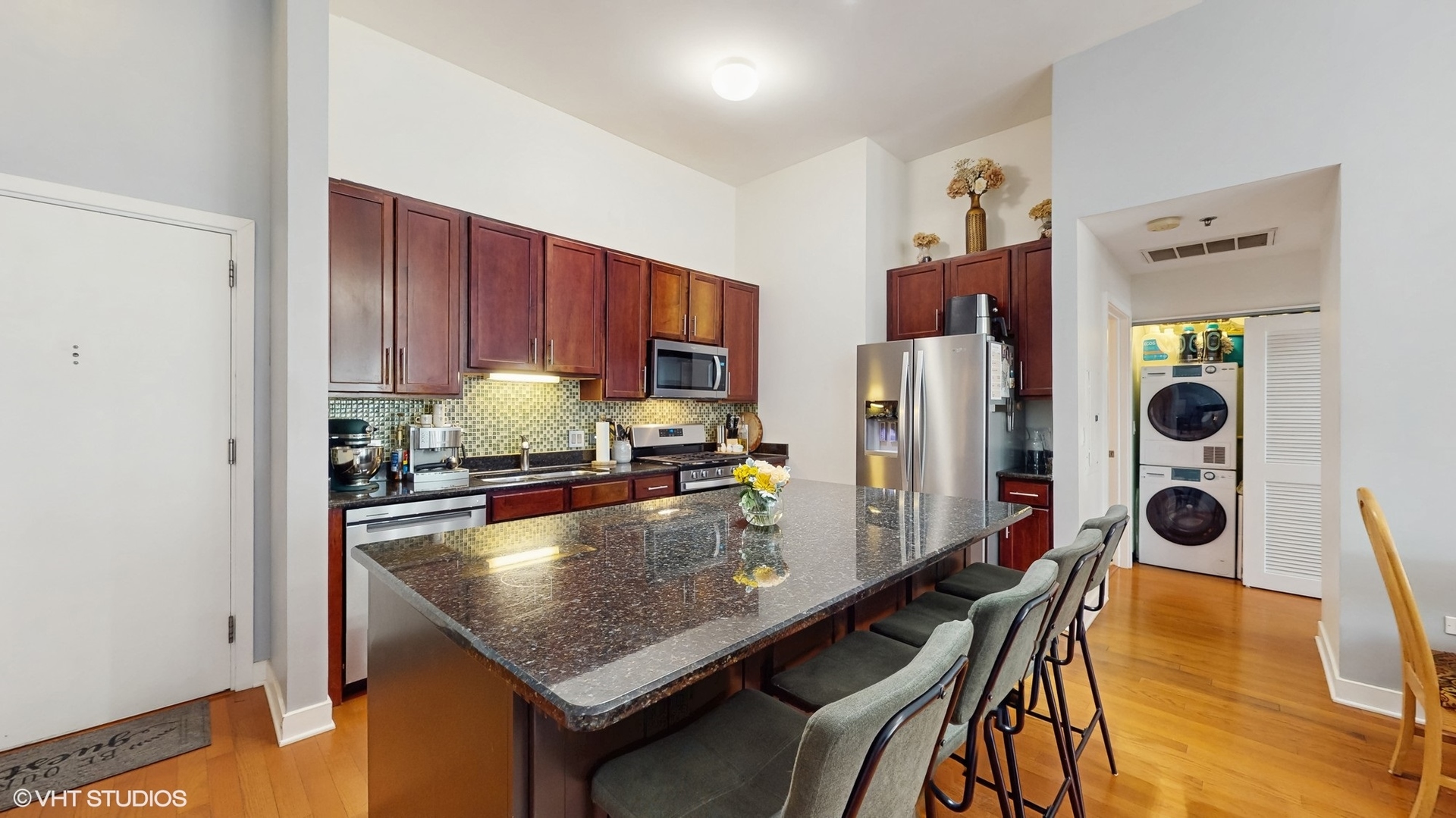 6000 N Cicero Avenue #217, Chicago, IL 60646