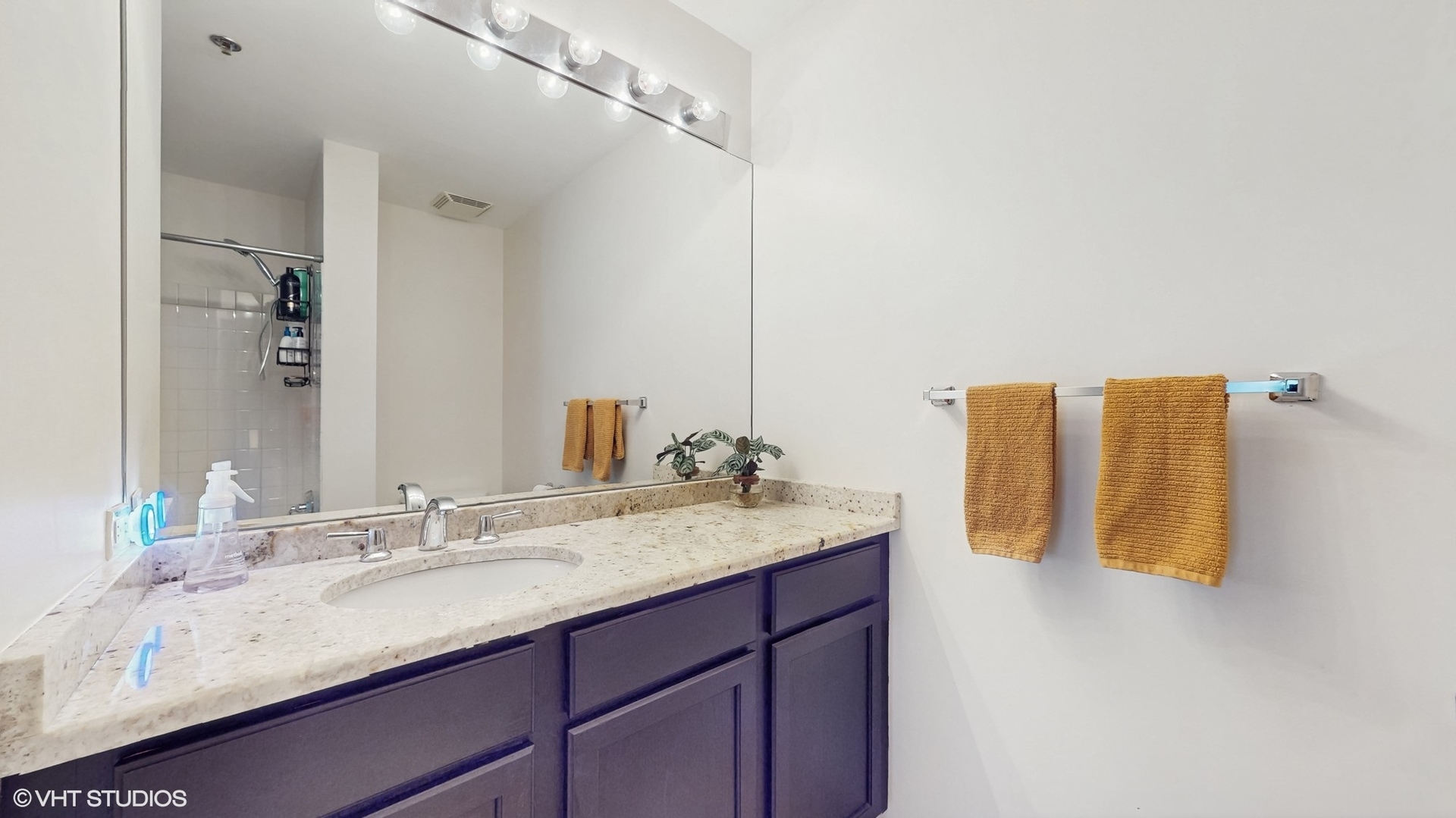 6000 N Cicero Avenue #217, Chicago, IL 60646