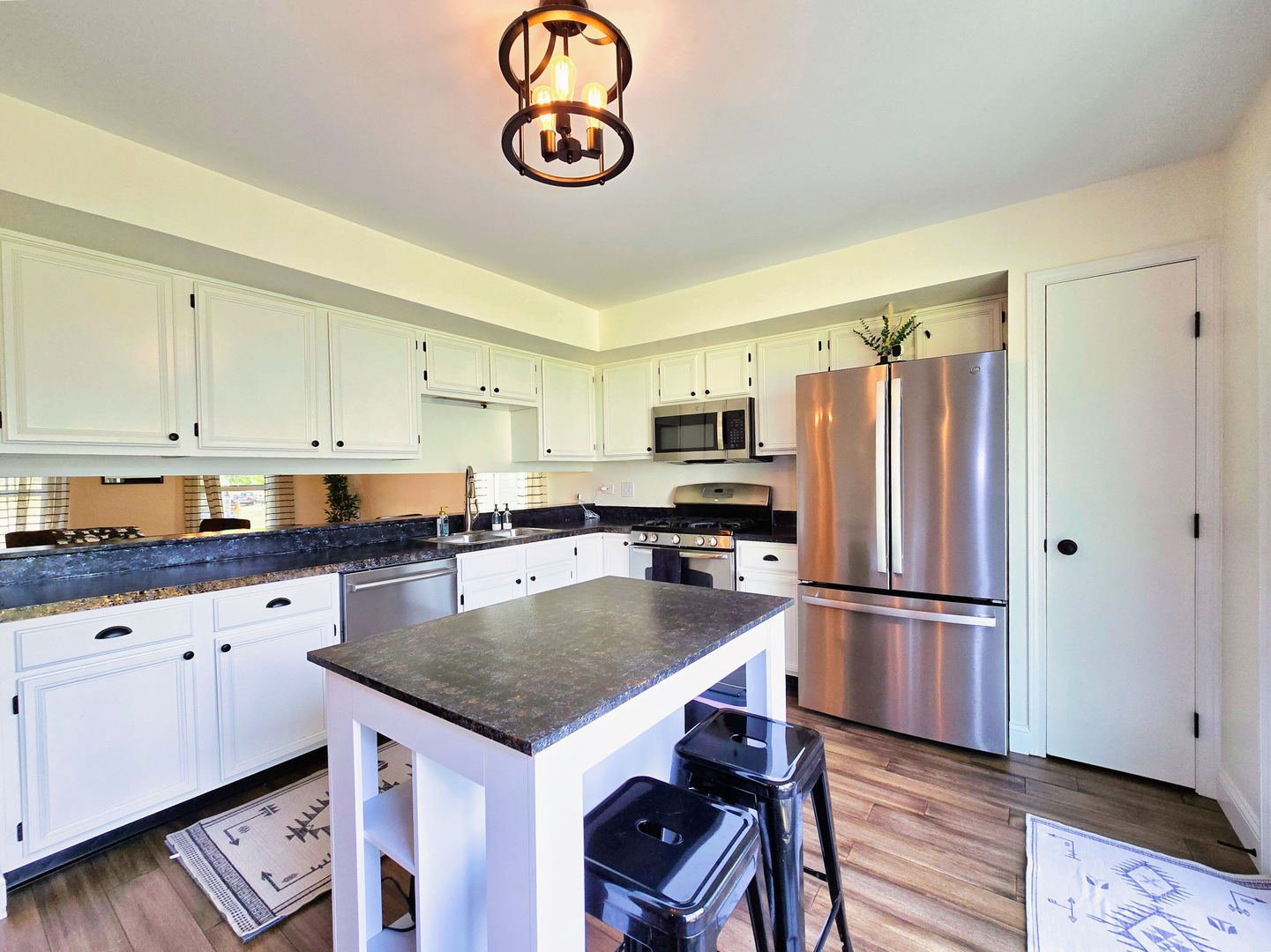 2440 Pebblewood Court, Aurora, IL 60506
