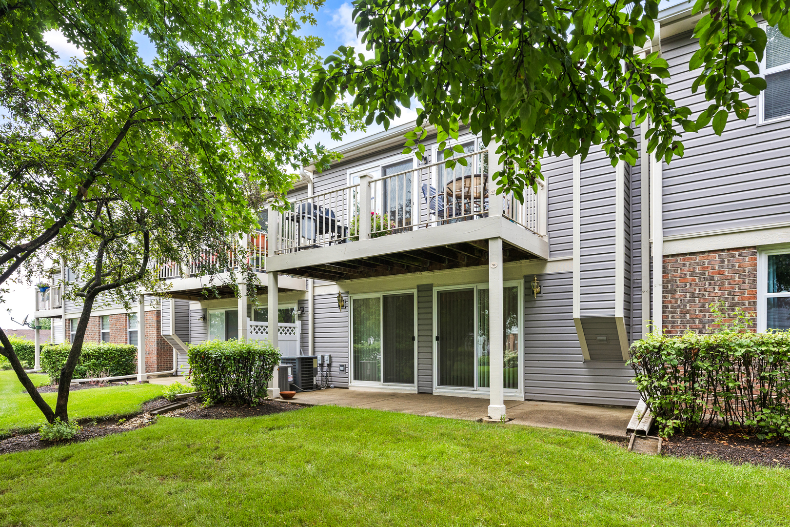 2849 Meadow Lane #B, Schaumburg, IL 60193