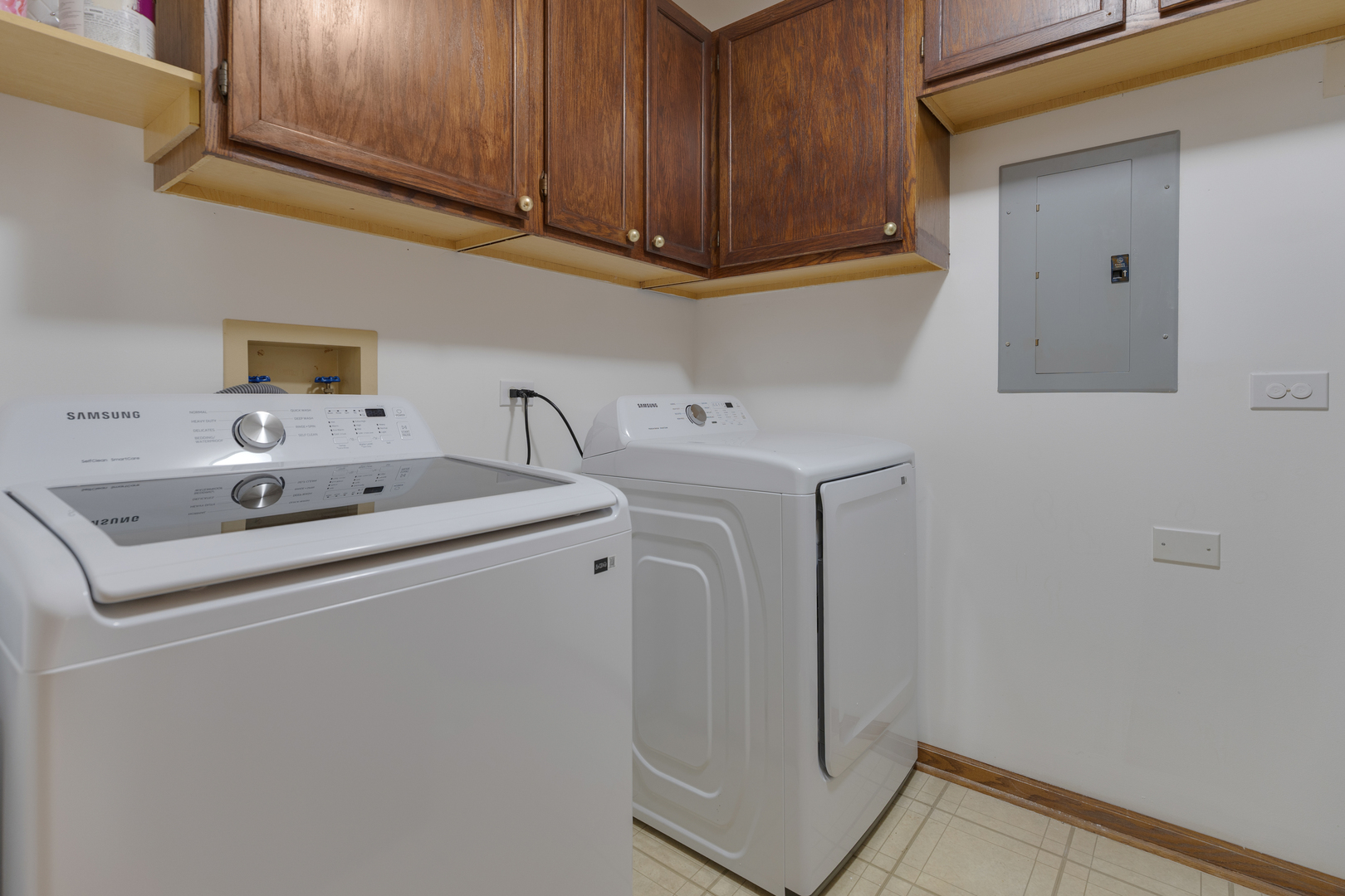 2849 Meadow Lane #B, Schaumburg, IL 60193