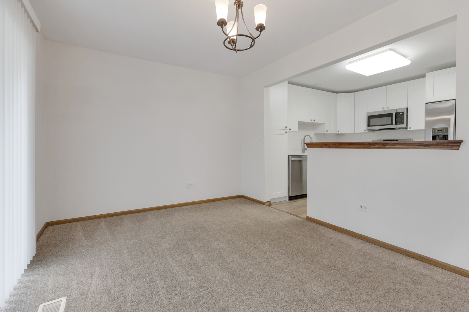 2849 Meadow Lane #B, Schaumburg, IL 60193