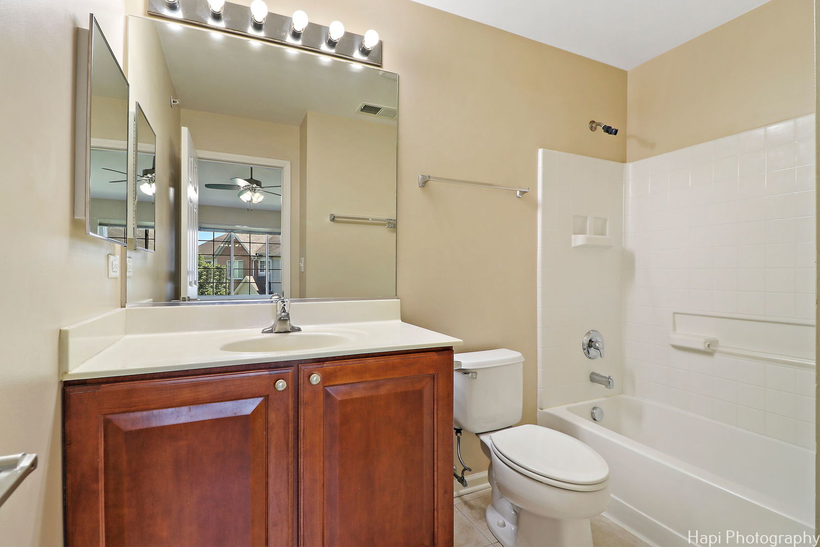 719 HANBURY Drive #719, Des Plaines, IL 60016