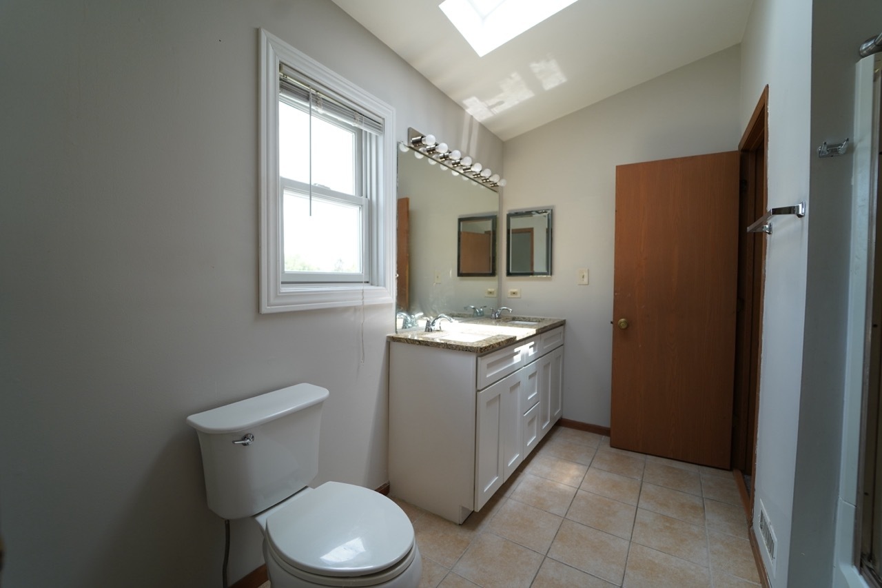 1008 Southbridge Lane, Schaumburg, IL 60194