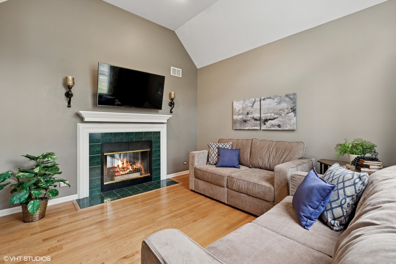 527 Capital Lane, Gurnee, IL 60031