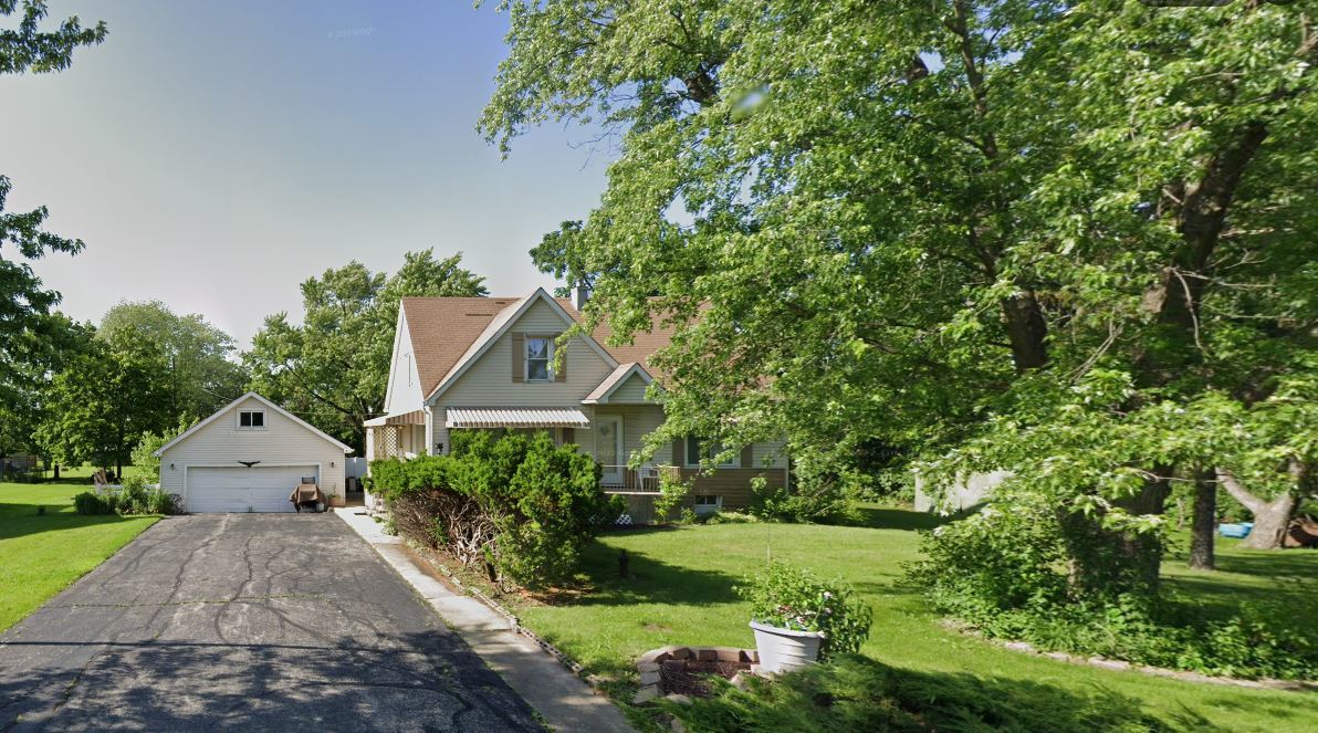 17W430 Pfund Avenue, Addison, IL 60101