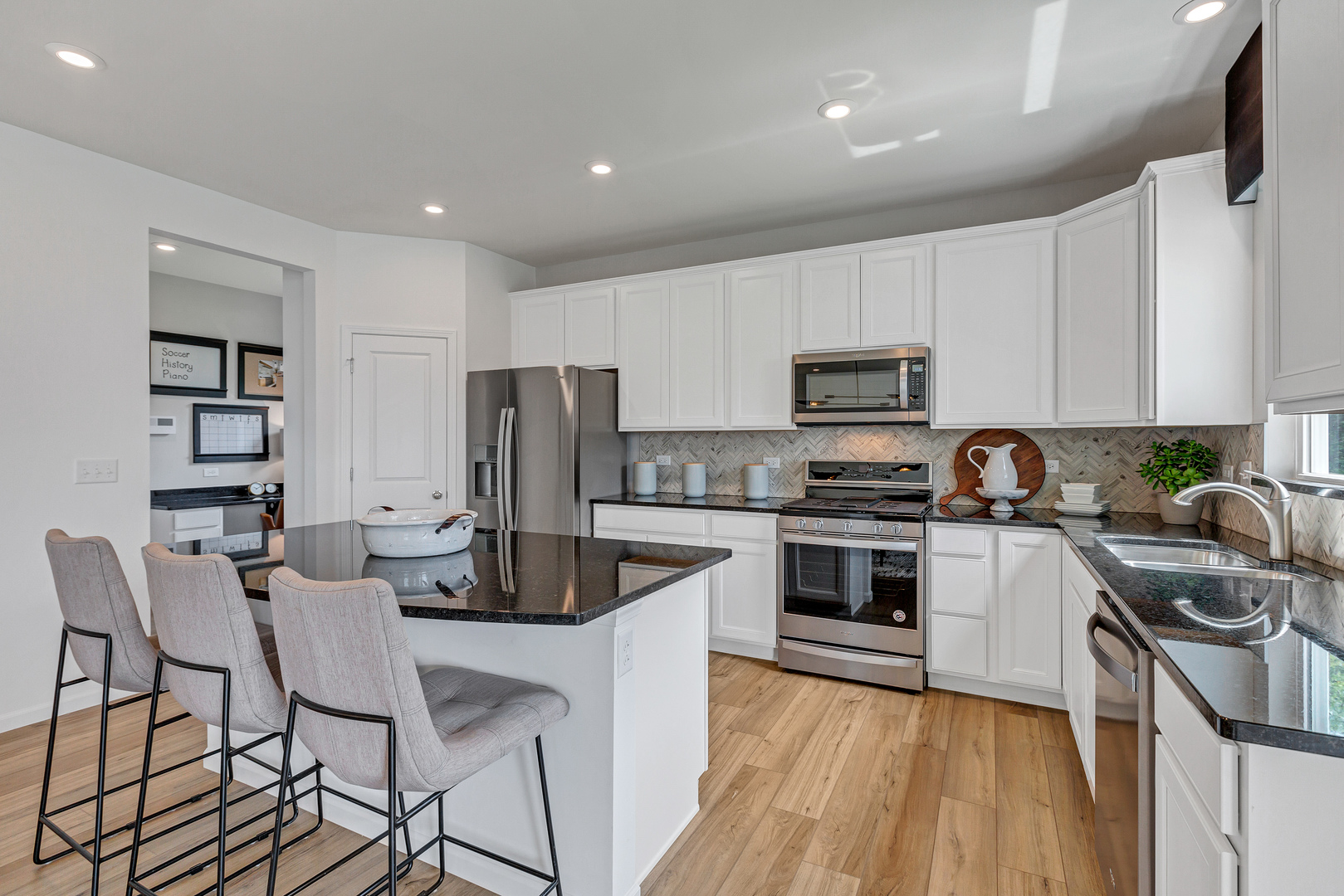 1237 Kessler Drive, Mundelein, IL 60060