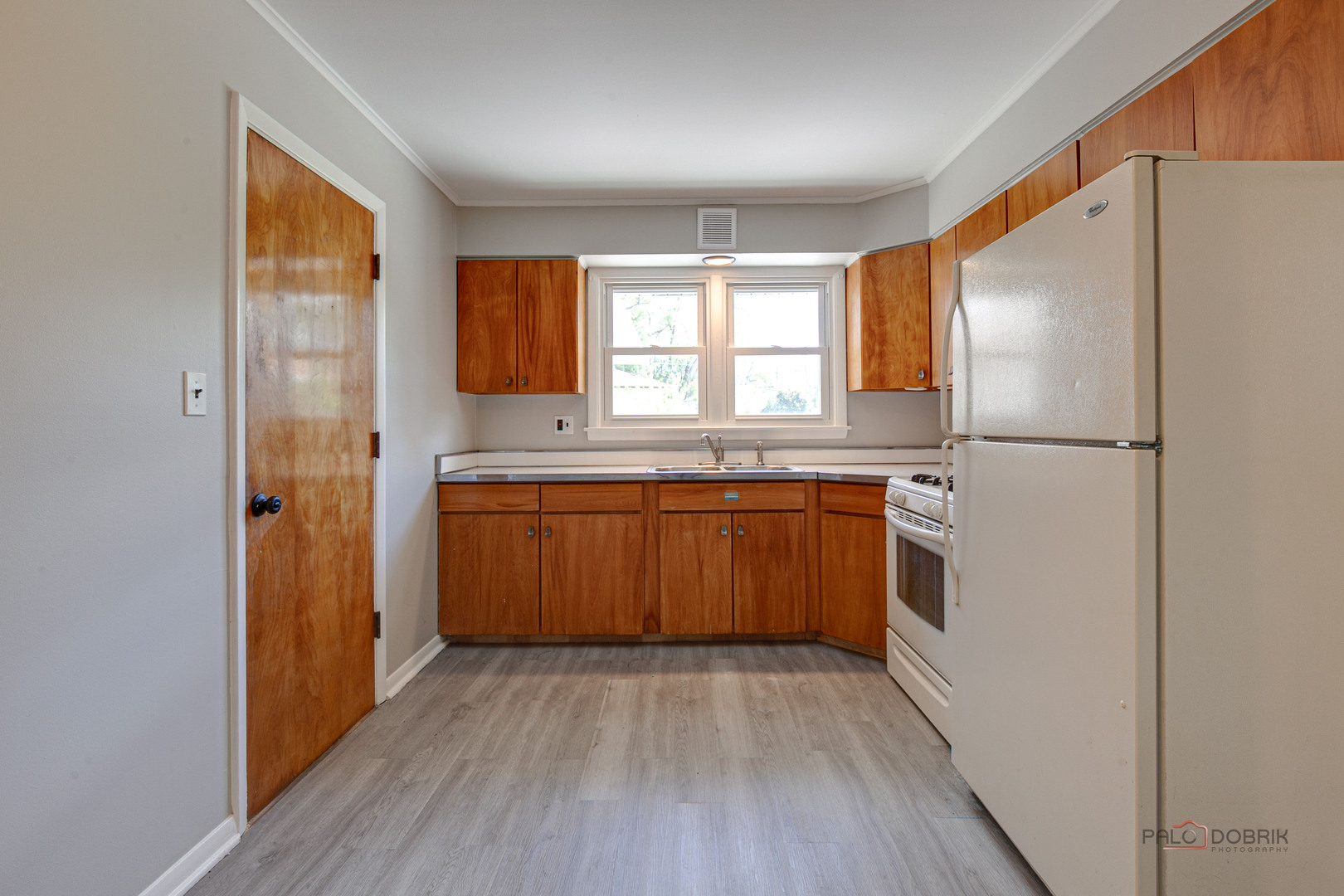 2422 E Grand Avenue, Lindenhurst, IL 60046