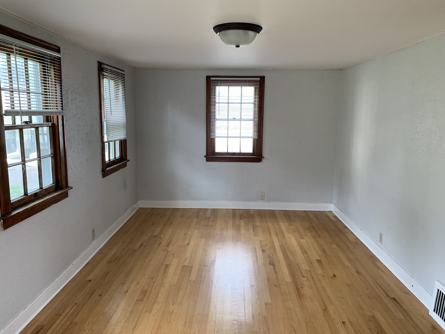 27568 N OWENS Road #B, Mundelein, IL 60060