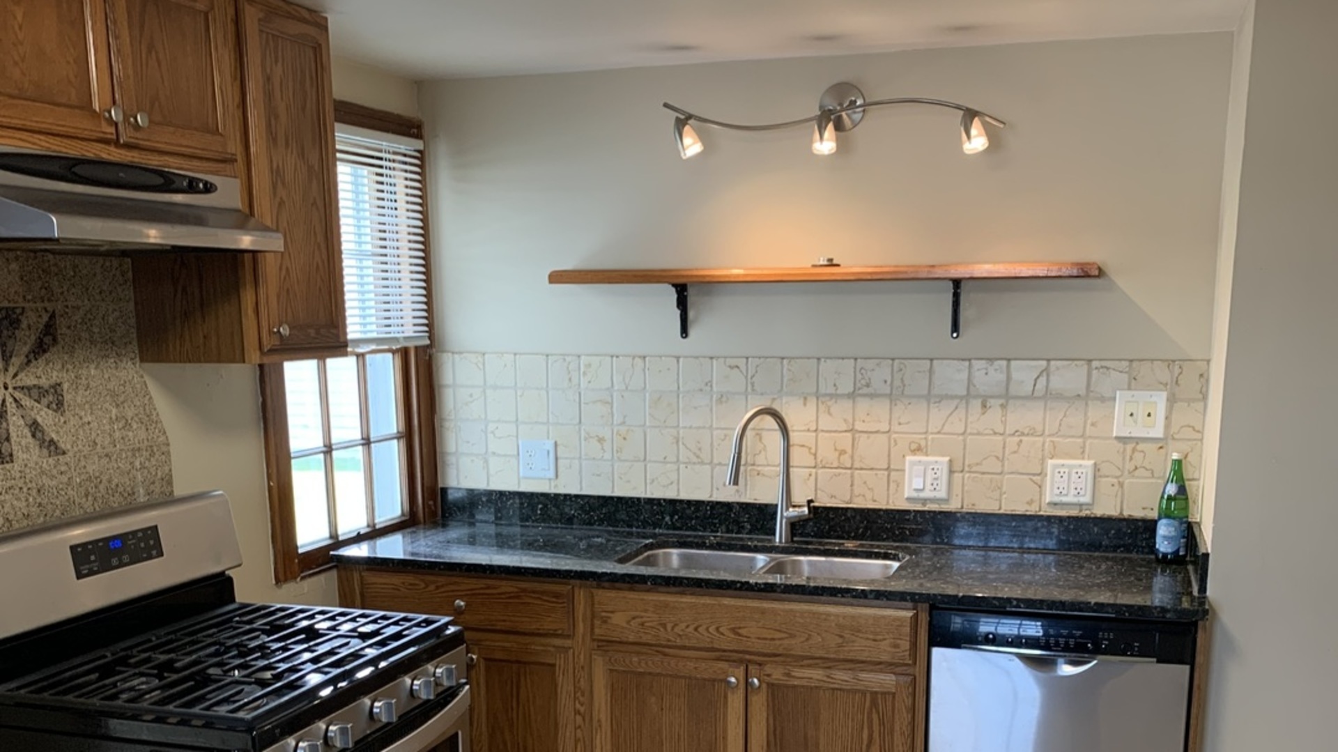 27568 N OWENS Road #B, Mundelein, IL 60060