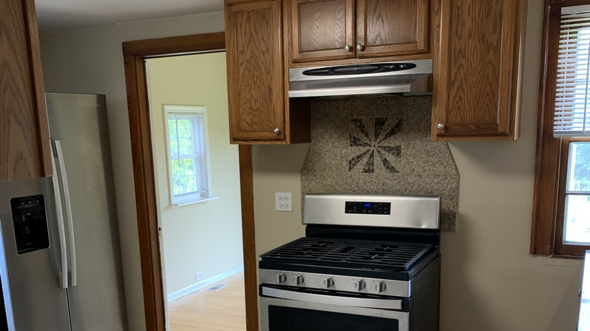27568 N OWENS Road #B, Mundelein, IL 60060