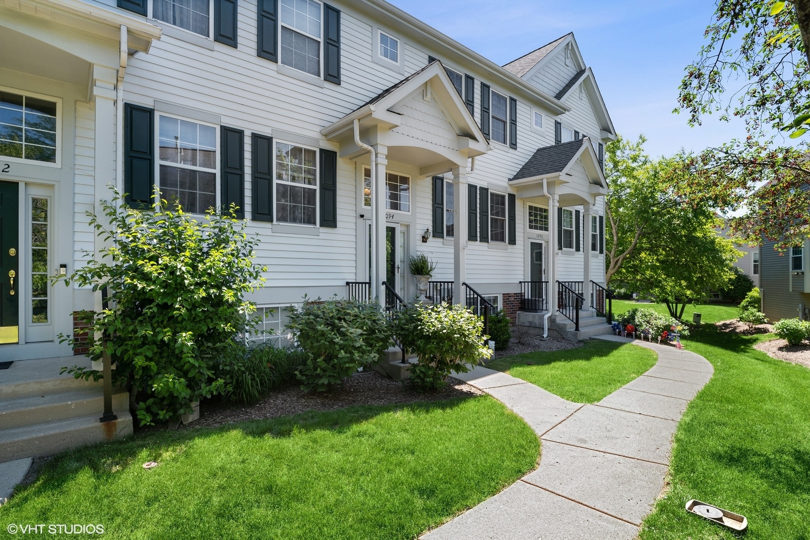 1094 Manchester Circle, Grayslake, IL 60030