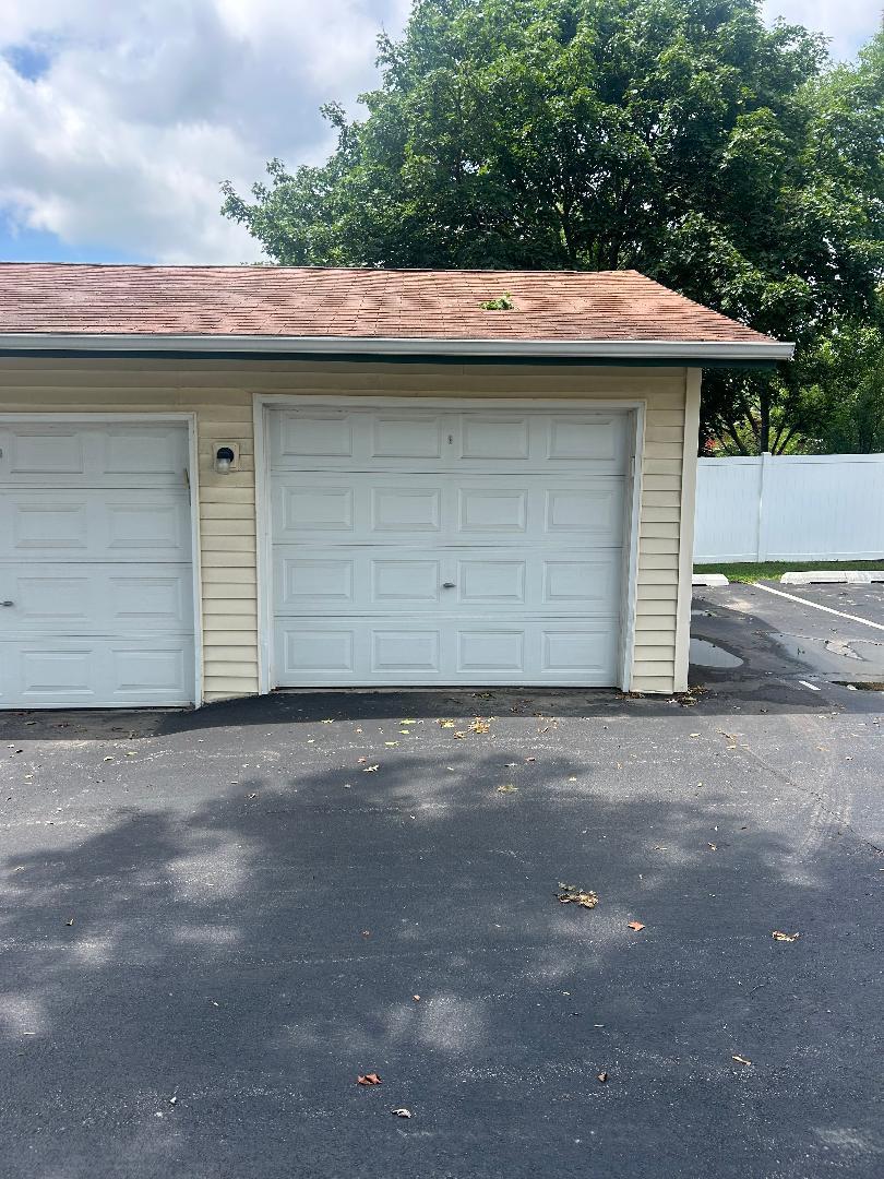 8336 Oak Leaf Drive #1704, Woodridge, IL 60517